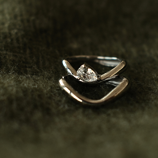 Rhodium-plated sterling silver duet Ring with pear-cut stone and curved band