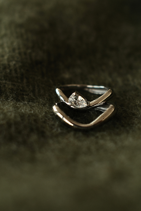 Rhodium-plated sterling silver duet Ring with pear-cut stone and curved band